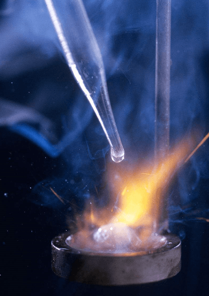 水对高氯酸铵的影响