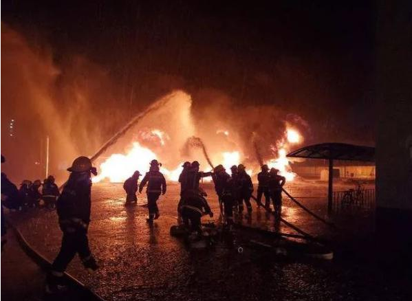 抚顺石油三厂起火，原因让人万万想不到！